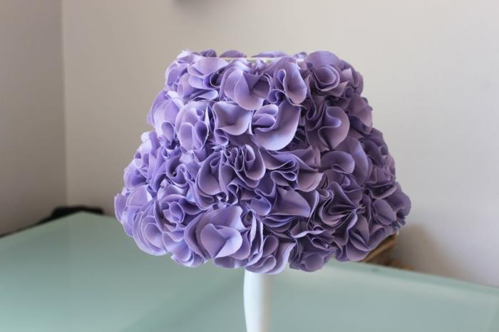 tee omasta olohuoneesi lampunvarjostimesta tyylikäs violetti