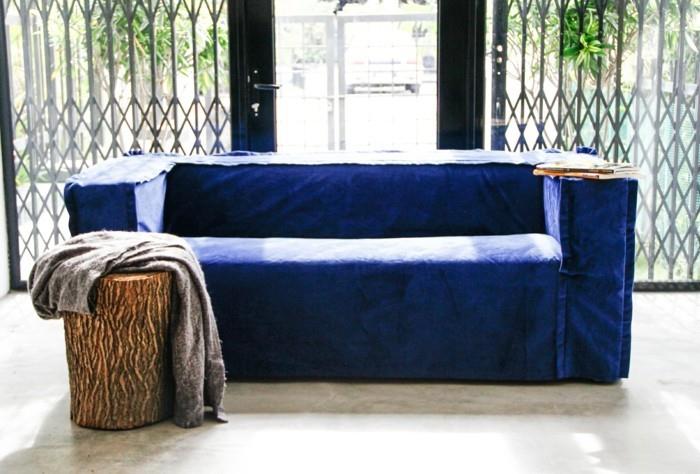 eläviä ideoita olohuone sininen sohva kansi sivupöytä kodikas