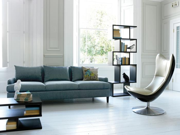 eläviä ideoita olohuone sininen sohva moderni nojatuoli hyllyt