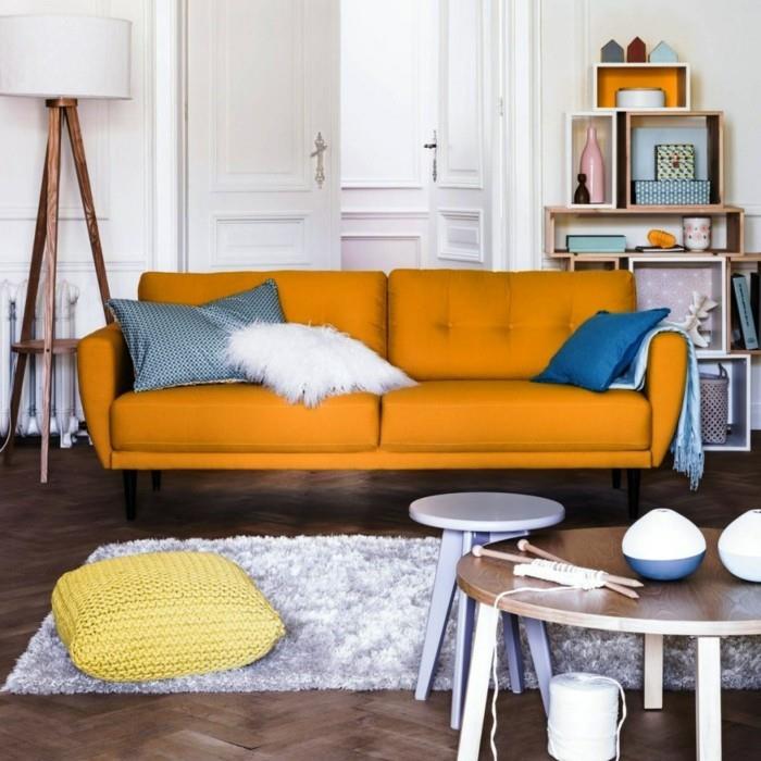 elävät ideat olohuone oranssi sohva kevyt mattoheitotyynyt