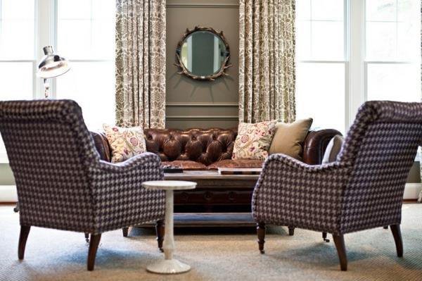 olohuone verhoillut huonekalut olohuoneen sohva englantilaistyylinen seinäväri harmaa