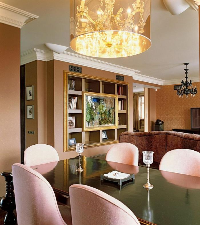 elävät trendit koristavat ruokasalia riippuvalaisin vaaleanpunaisia ​​tuoleja