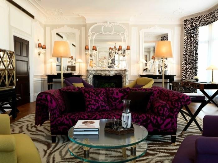 asunnon sisustusideoita olohuone eklektinen tyyli violetti sohva pyöreä lasipöytä