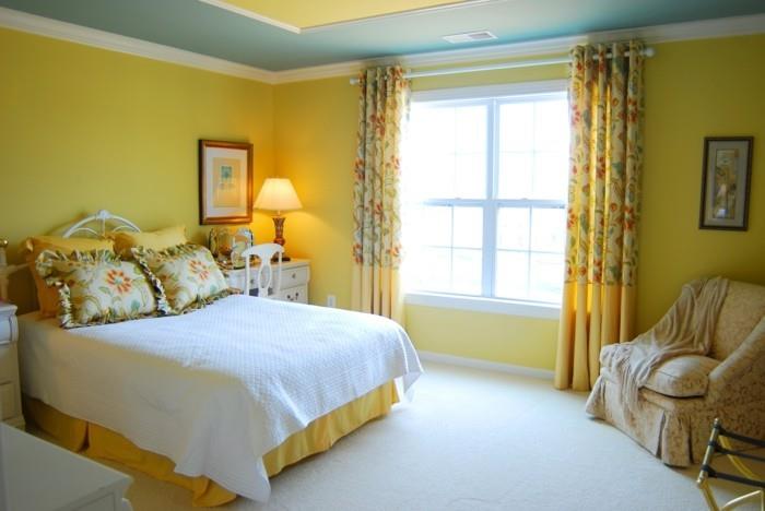 kodin sisustus kotiideoita makuuhuone keltainen seinämaali vihreä aksentti