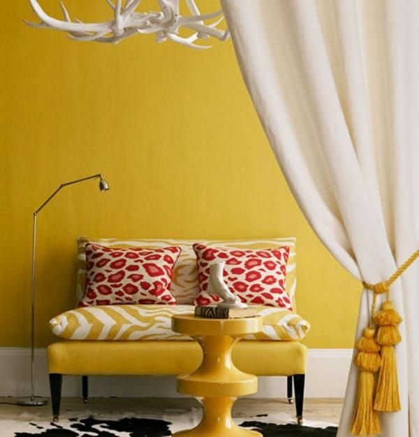 olohuoneen värisuunnittelu kesäpaletti keltainen seinäsuunnittelusohva