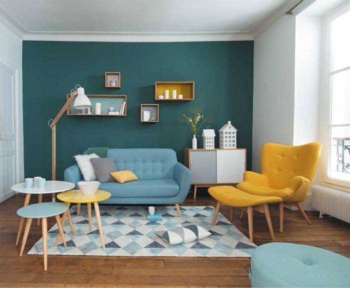 Suunnittele olohuone yhdistämällä keltainen ja sininen ja sisältämällä geometrisia kuvioita