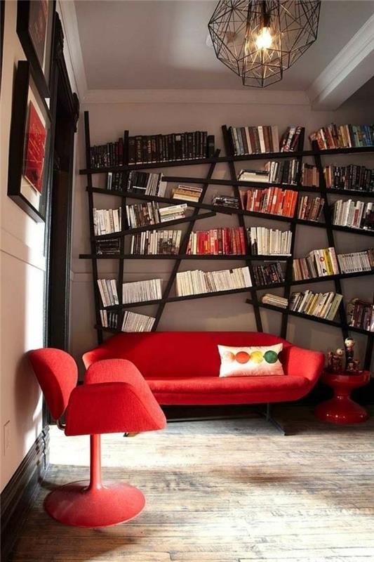punaiset huonekalut ja tyylikäs kirjasto -olohuone