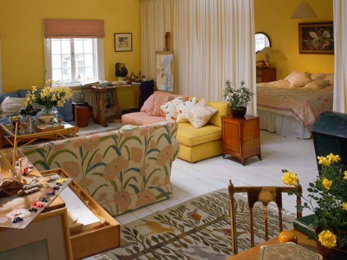 olohuone maalaistyyliset värikkäät huonekalut perustaa pienen olohuoneen
