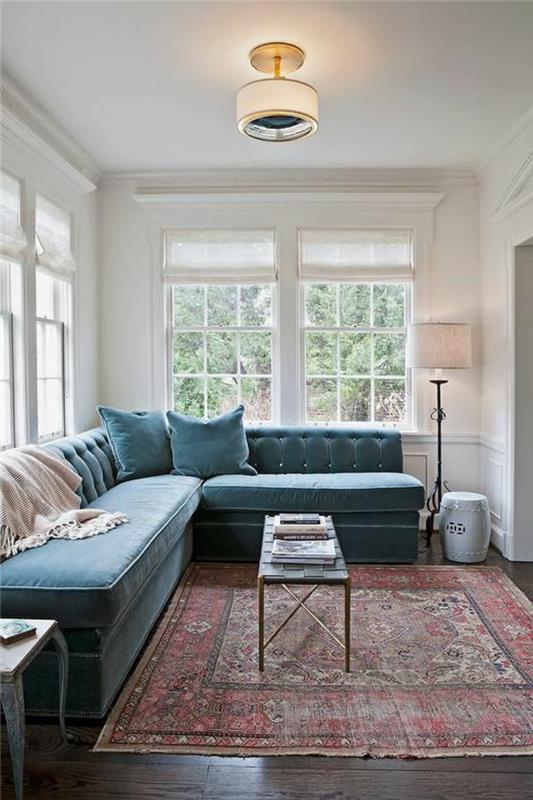 olohuone sohva sininen matto pieni olohuone