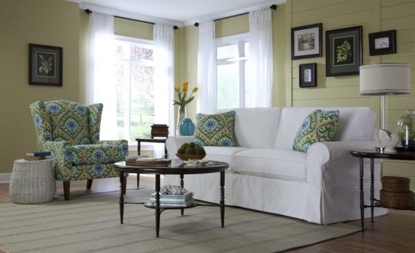 olohuoneen sohva maalaistyylinen värinen nojatuoli