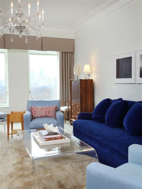 olohuone maalausideoita vaaleat seinät sininen sohva kattokruunu matto