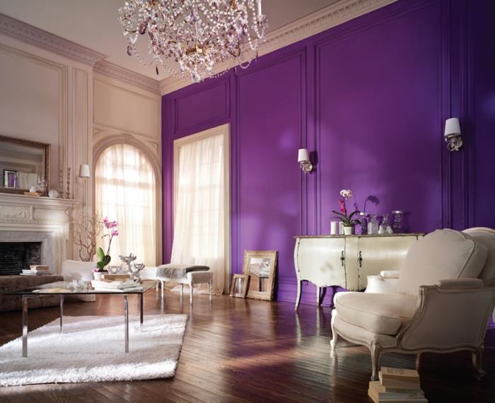 olohuoneen seinäkoriste violetit seinät kattokruunu valkoinen matto