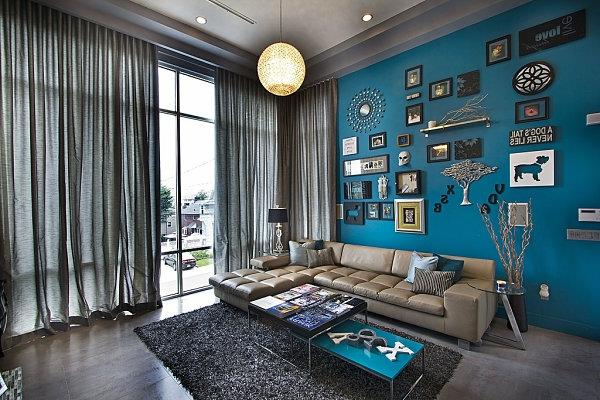 olohuone Wohnlandaschaften nahkainen sohva riippuvalaisimet värit sininen