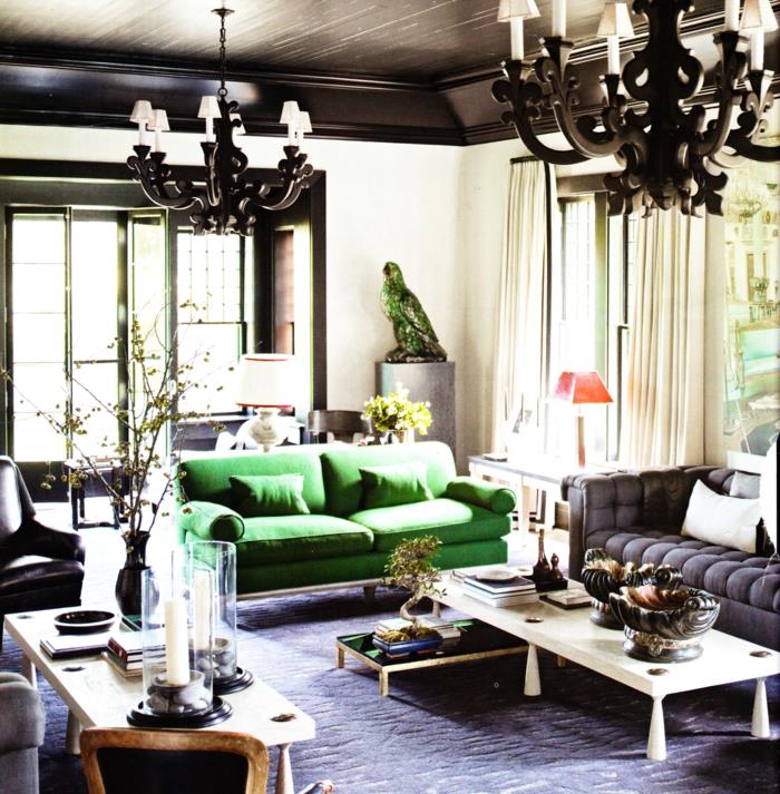 olohuoneen kalusteet vihreä sohva viileä sohvapöytä kattokruunu