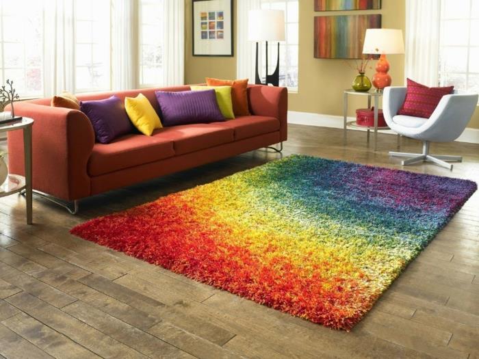 olohuoneen sisustus värillinen matto sateenkaari oranssi sohva