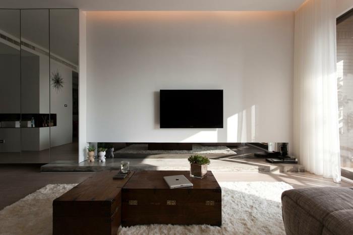 olohuone, jossa on minimalistinen valkoinen matto maalaismainen sohvapöytä
