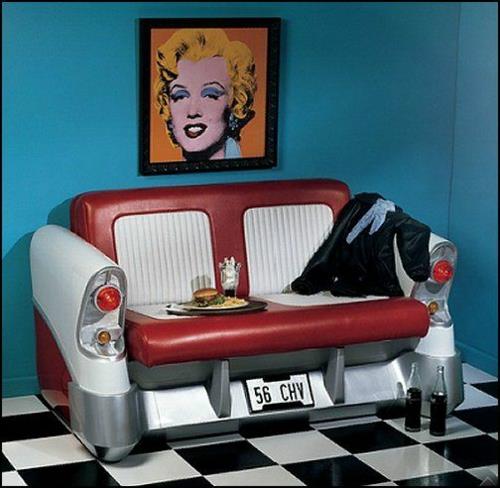 olohuoneen sisustusideoita retro -tyylinen sohva auto osat pop art