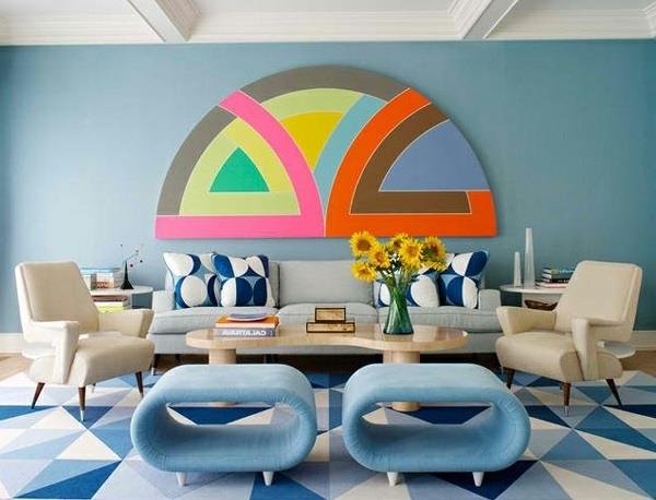 Tyylikäs olohuone, kirkkaat värit