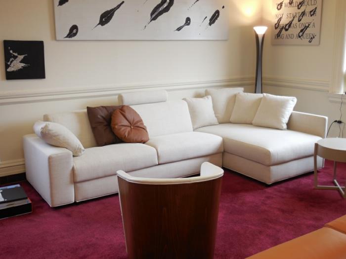 olohuone matto villamatto puhdistus punainen matto valkoinen sohva