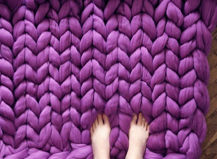 villahuopa neulottu matto violetti