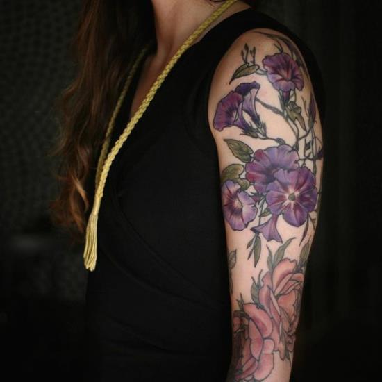 kauniita kukkahihaisia ​​tatuointiideoita