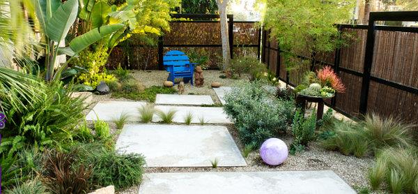 xeriscaping maisemointi puutarhanhoito ideoita kivi päällystys bambu yksityisyysnäyttö