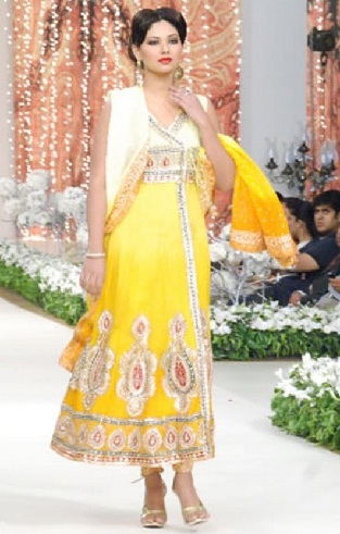 Nehéz sárga Salwar öltöny