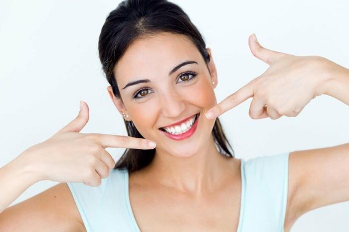 hampaiden valkaisuideoita valkoinen hampaiden valkaisumenetelmä vaalentava kirkas hymy