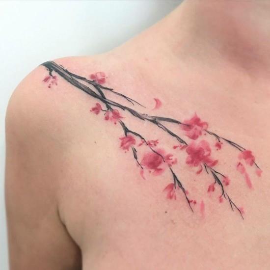 herkkä olkapää kirsikankukka tatuointi idea