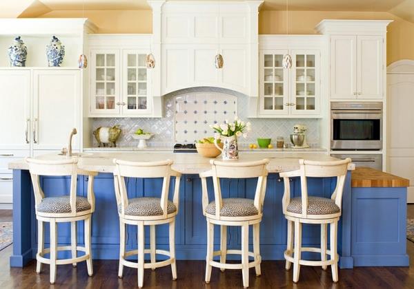 keittiön sisustus sininen ja valkoinen