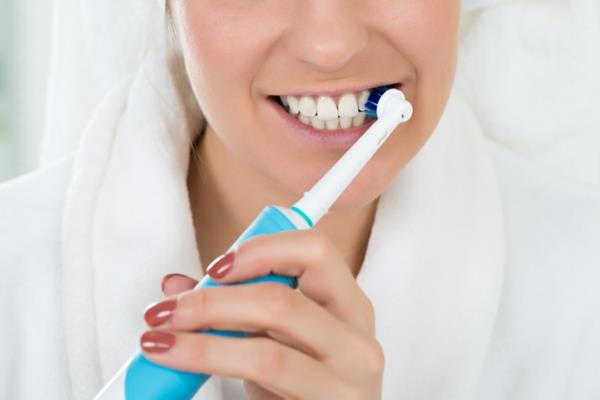 hampaiden ennaltaehkäisy harjaa hampaasi sähköhammasharjalla