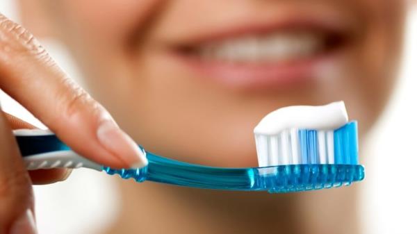 Hampaiden pesu oikein vinkkejä hammashoitoon