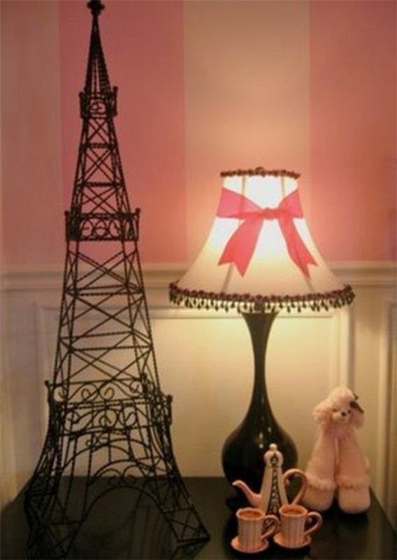 huone Pariisin tyyliin Eiffel -tornipöytävalaisin