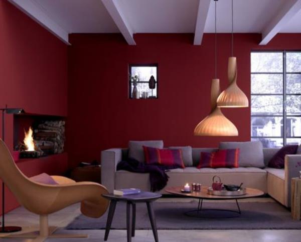 huoneen värit värikäs sisustus nojatuoli tummanpunainen seinärakennus