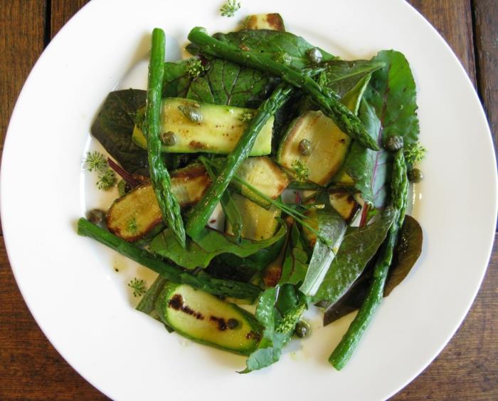 kesäkurpitsa salaatti reseptejä parsaa ja kapriksia
